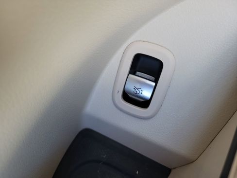 Certified 2025 Mercedes-Benz GLC 300 image 20