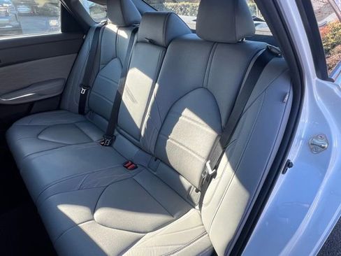 Used 2020 Toyota Avalon Limited image 12