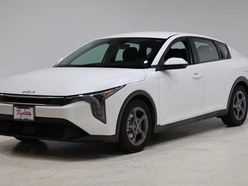 Used 2025 Kia K4 FWD image 3