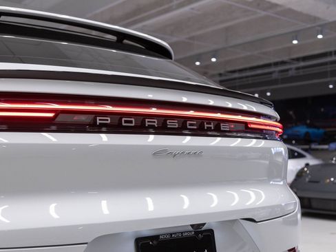 Certified 2026 Porsche Cayenne Coupe AWD/4WD image 32