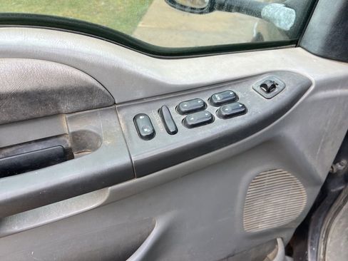 Used 2004 Ford F350 XLT image 12