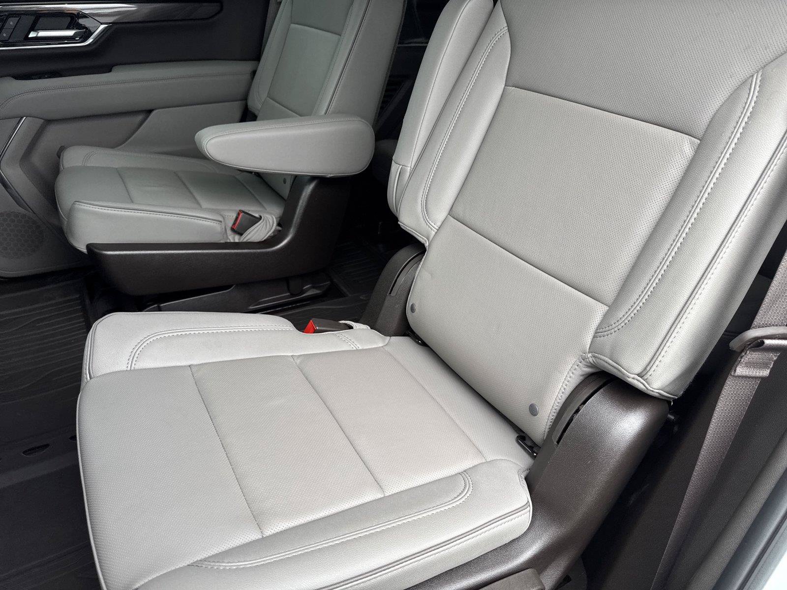 Used 2025 GMC Yukon Elevation AWD/4WD image 32