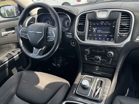 Used 2018 Chrysler 300 Touring image 18