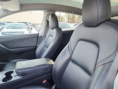 Used 2022 Tesla Model Y Long Range image 20