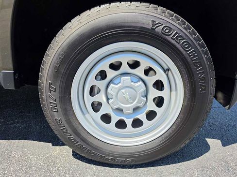 Used 2023 Chevrolet Colorado W/T RWD image 9