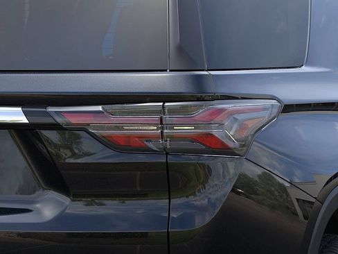 Used 2023 Chevrolet Traverse LT AWD/4WD image 11