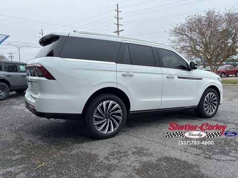 Used 2025 Lincoln Navigator Black Label image 4
