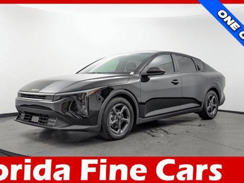 Used 2025 Kia K4 FWD image 1