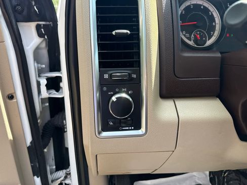 Used 2020 RAM 1500 Classic SLT AWD/4WD image 17