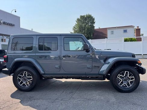New 2026 Jeep Wrangler Unlimited Sahara w/ Safety Group AWD/4WD image 9