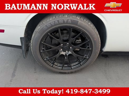 Used 2013 Dodge Challenger SXT RWD image 11