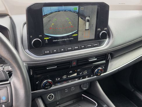 Used 2022 Nissan Rogue Platinum w/ Head-Up Display Package image 14