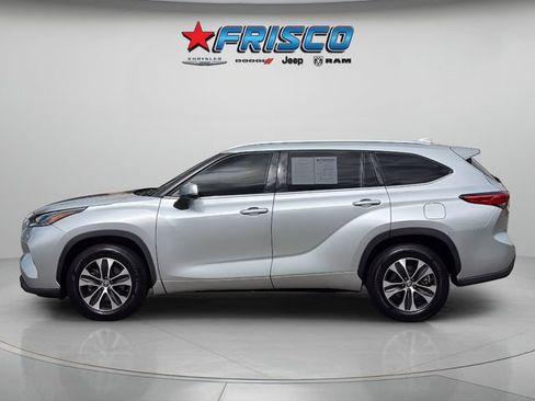 Used 2021 Toyota Highlander XLE FWD image 4