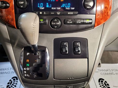 Used 2008 Toyota Sienna XLE image 29