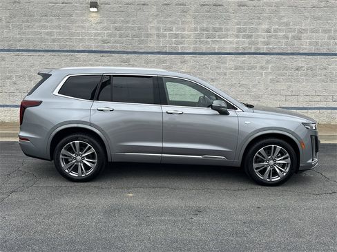 Certified 2025 Cadillac XT6 Premium Luxury image 8