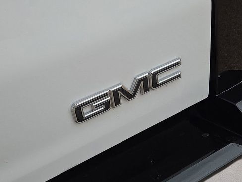 Used 2025 GMC Hummer EV 2X w/ LPO, Sport Package AWD/4WD image 14