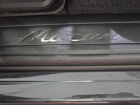 Certified 2024 Porsche Macan image 37