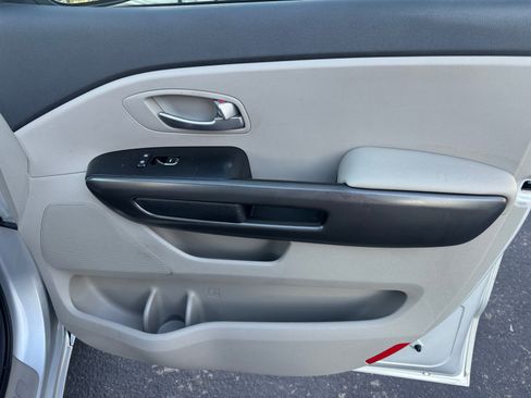 Used 2019 Kia Sedona L image 16