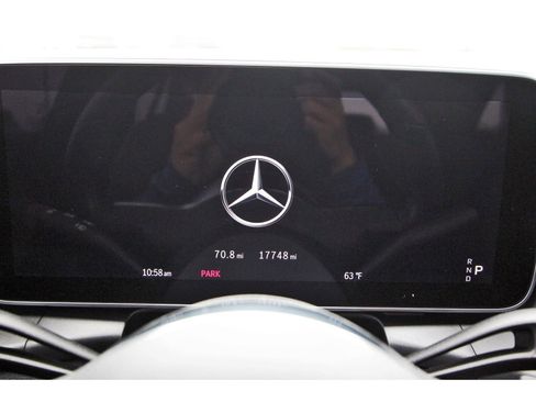 Used 2025 Mercedes-Benz GLC 300 image 17