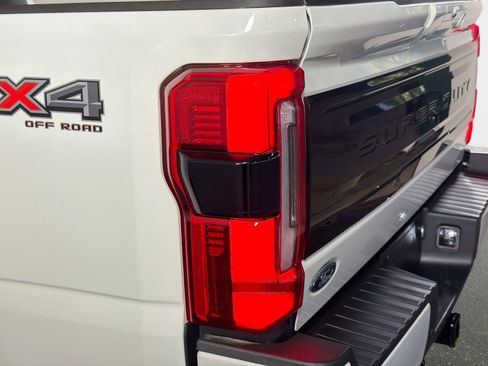 Used 2025 Ford F250 Platinum AWD/4WD image 16