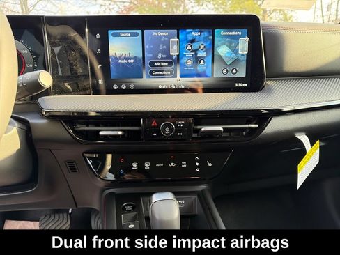 Used 2026 Nissan Kicks SR w/ SR Premium Package FWD image 23