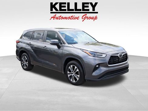 Used 2023 Toyota Highlander XLE FWD image 1