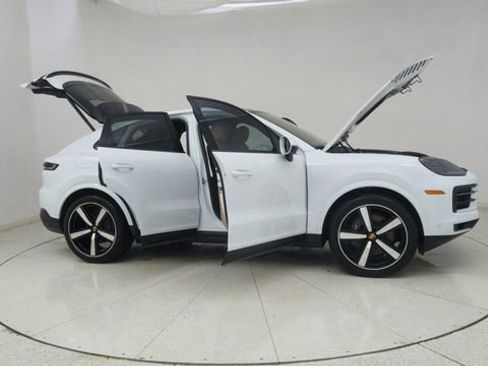 Used 2025 Porsche Cayenne Coupe AWD/4WD image 69