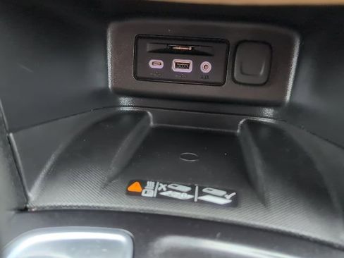 Used 2024 Chevrolet Equinox Premier image 35