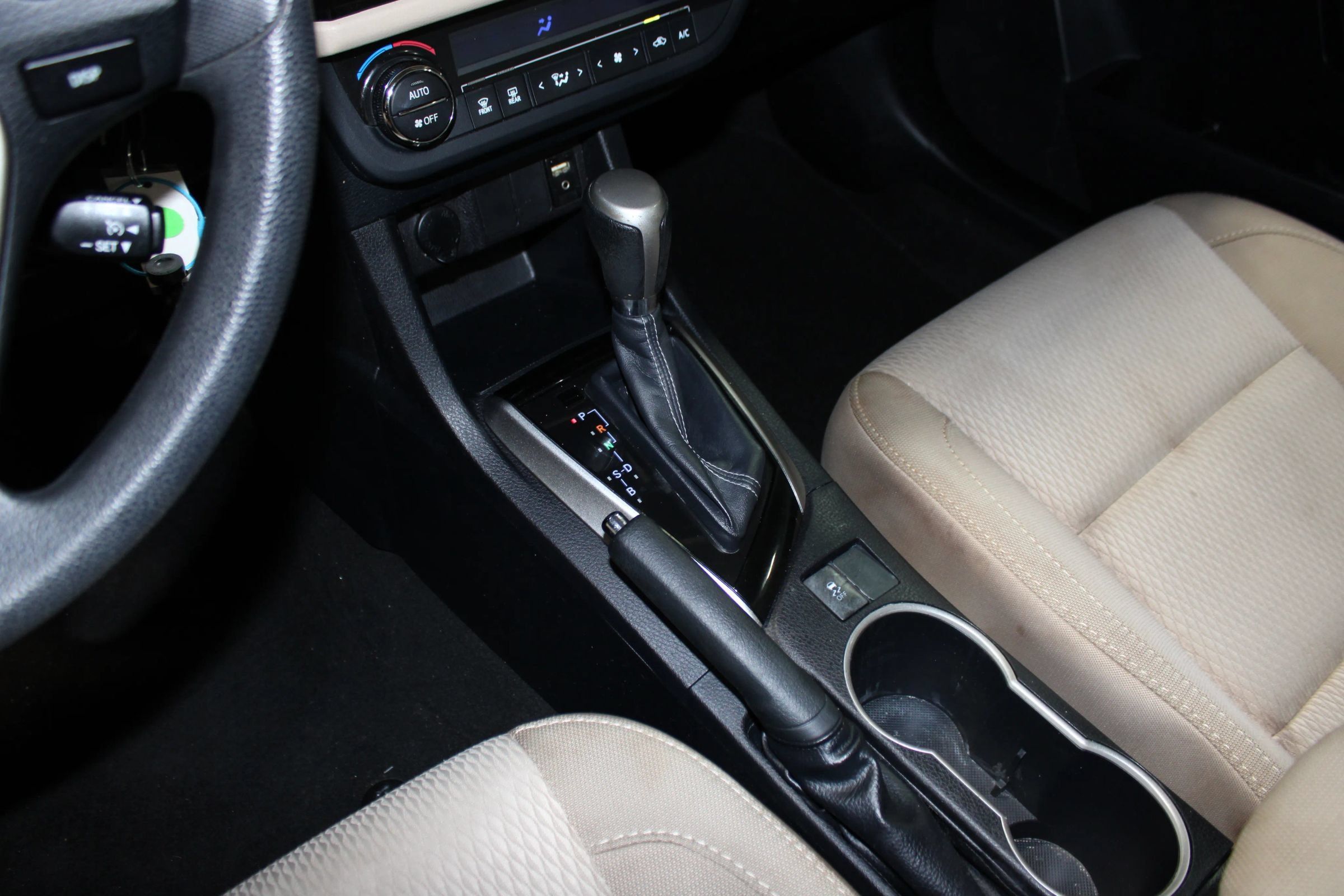 Used 2016 Toyota Corolla LE FWD image 16