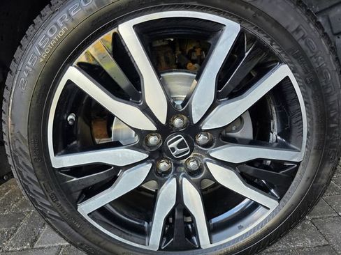 Used 2021 Honda Pilot Touring image 7