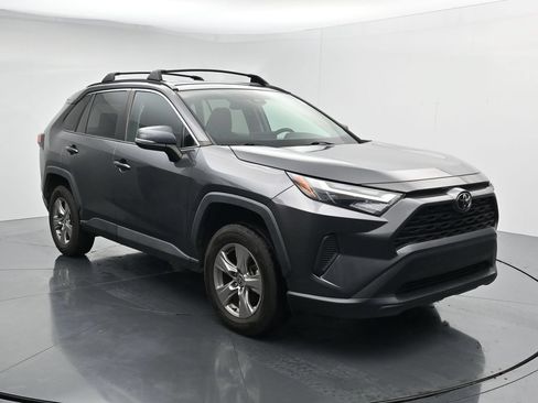 Used 2022 Toyota RAV4 XLE AWD/4WD image 2