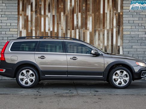 Used 2010 Volvo XC70 T6 image 8