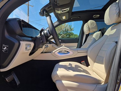 New 2026 Mercedes-Benz GLS 580 4MATIC image 16