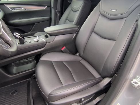 Used 2025 Cadillac XT5 Luxury w/ LPO, Floor Liner Package AWD/4WD image 16