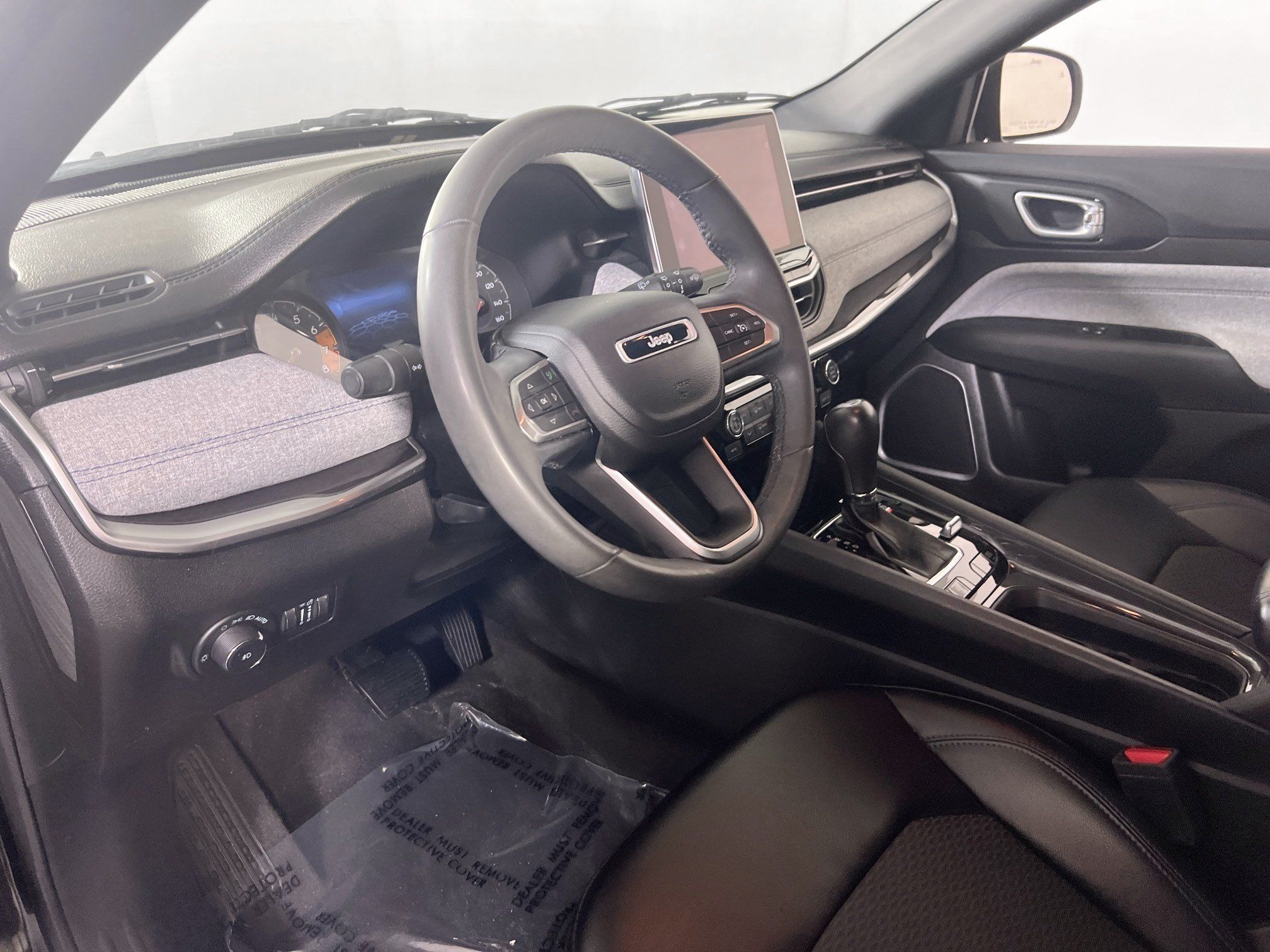 Used 2023 Jeep Compass Latitude w/ Convenience Group AWD/4WD image 9