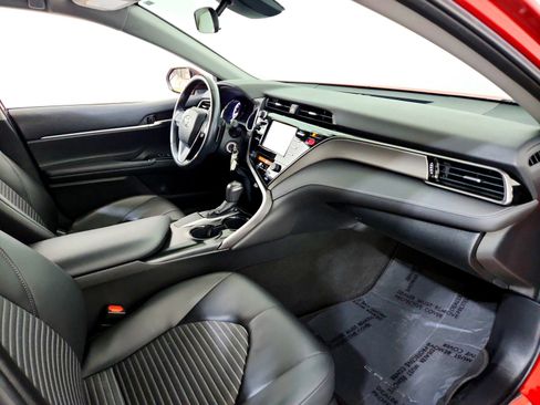 Used 2019 Toyota Camry SE image 19