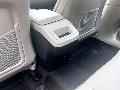 Certified 2024 Volvo XC60 B5 Plus w/ Protection Package Premier AWD/4WD image 31