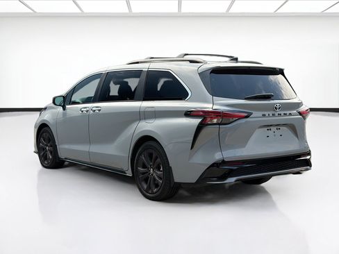 Used 2024 Toyota Sienna XSE w/ XSE Plus Package FWD image 6