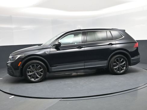 Used 2022 Volkswagen Tiguan SE image 3