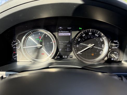 Used 2020 Lexus LX 570 4WD w/ Luxury Package image 22