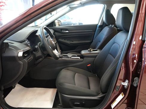 Used 2024 Nissan Altima 2.5 SV FWD image 25
