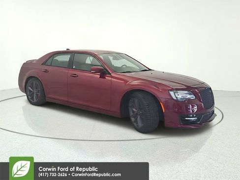 Used 2023 Chrysler 300 C RWD image 8