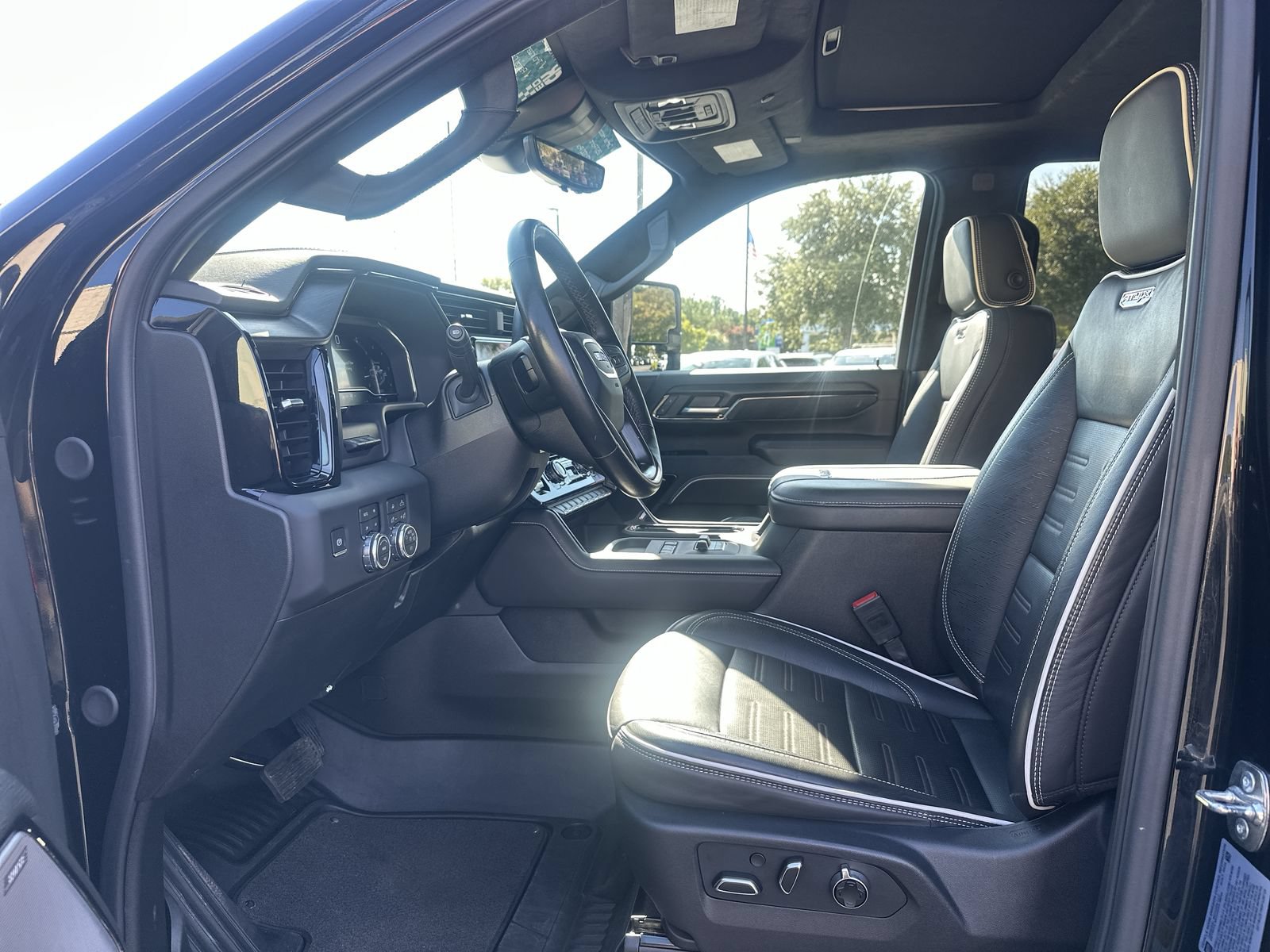 Used 2025 GMC Sierra 2500 AT4X AWD/4WD image 16