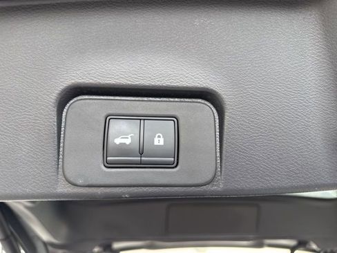 Used 2023 Nissan Rogue SV w/ SV Premium B Package image 17