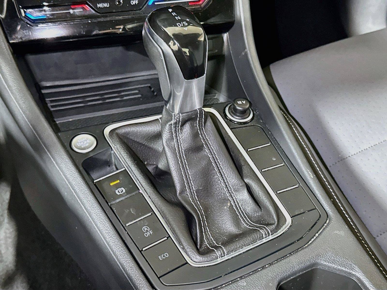 Used 2025 Volkswagen Jetta SE FWD image 14