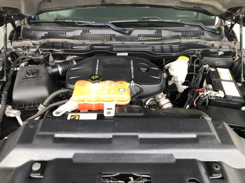 Used 2017 RAM 1500 Laramie w/ Convenience Group AWD/4WD image 3