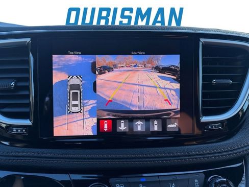 Used 2024 Chrysler Pacifica Pinnacle image 13