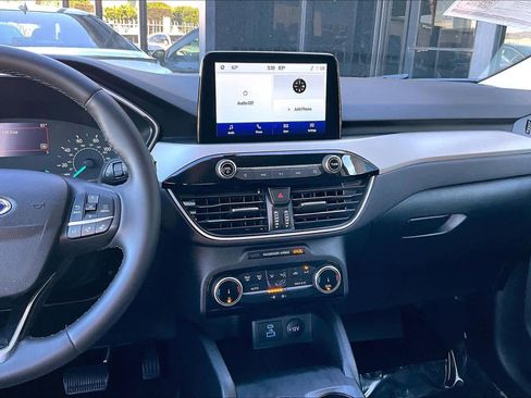 Used 2022 Ford Escape SE w/ SE Sport Appearance Package image 6