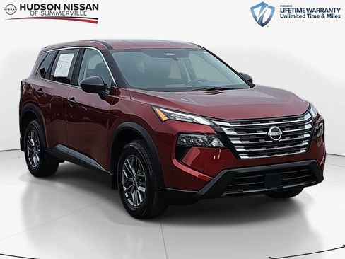 Used 2025 Nissan Rogue S image 1