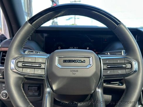 Used 2025 GMC Yukon XL Denali w/ Denali Reserve Package AWD/4WD image 15
